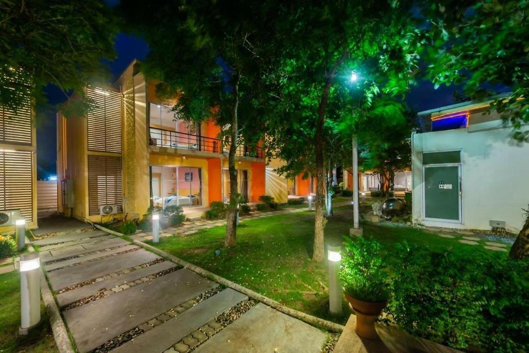 Bangkok.Grand.Resort Bang Bo Ngoại thất bức ảnh